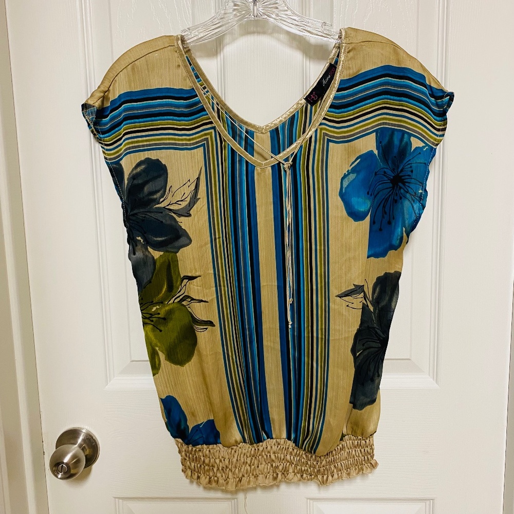 Junior's Cap Sleeve V-Neck Blouse by Heart & Soul Size Small